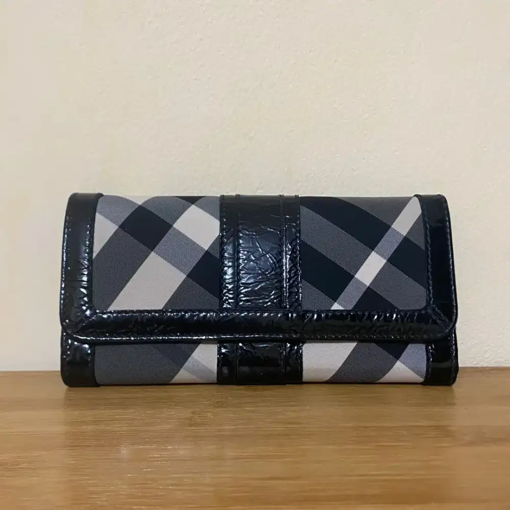 Dompet burberry
Kotak kotak burberry grey

20x13x3