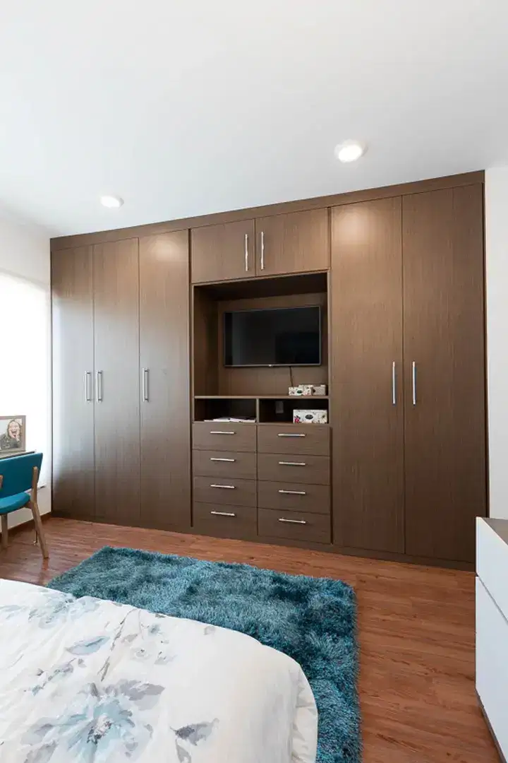 Kamar set kos2an. Lemari. Tempat tidur, interior