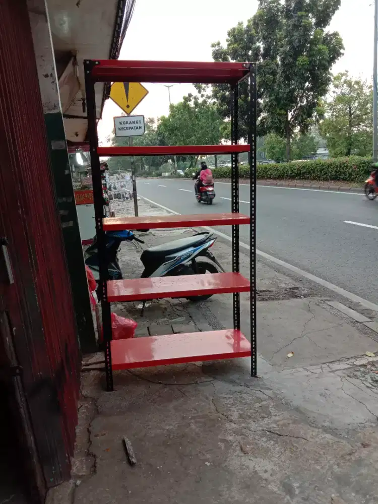 Rak besi siku lubang serbaguna berkualitas