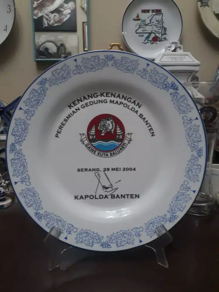 Antik vintage piring souvenir kenangan dari kapolda banten 2004 mulus