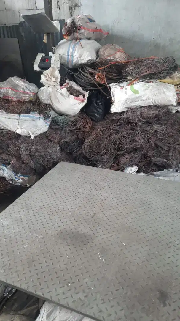 Jual beli tembaga almunium kuninggan aki dll