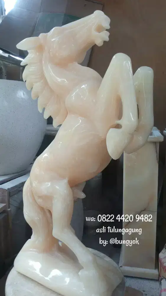 PATUNG KUDA ONYX