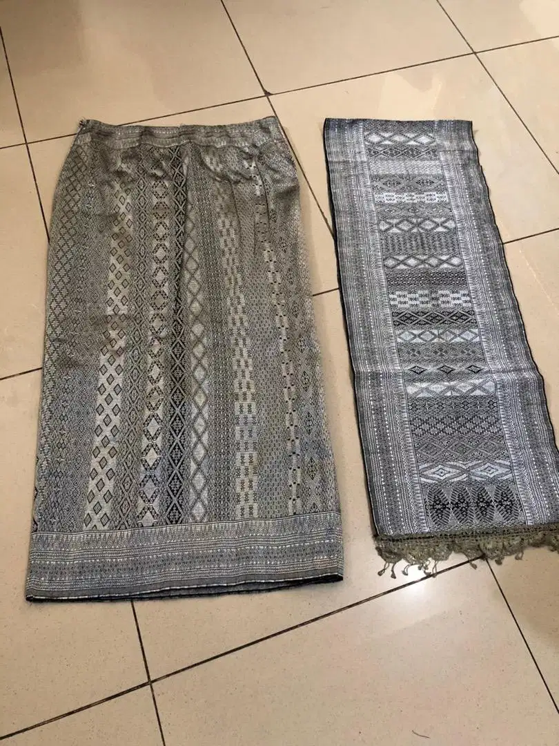 Songket padang Pandai Sikek sutra hitam