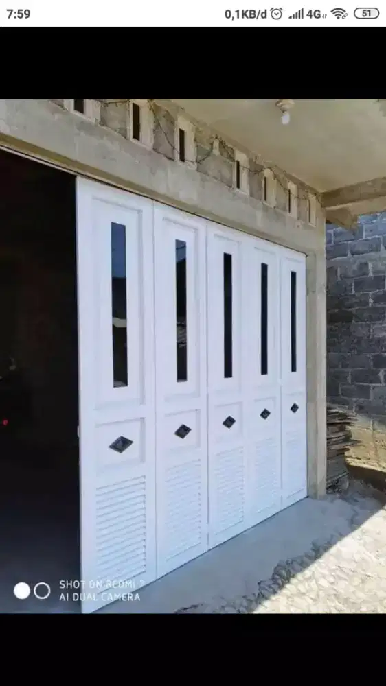 Pintu gerbang garasi ruko