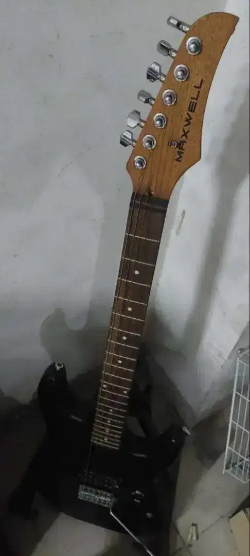 GITAR ELEKTRIK MELODY MAXWELL