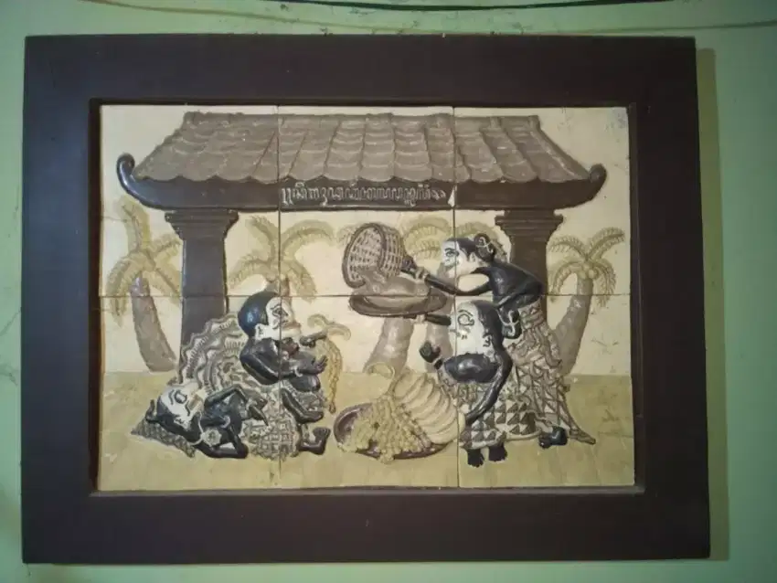 Relief wayang keramik