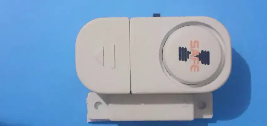 Alarm pintu rumah untuk keamanan