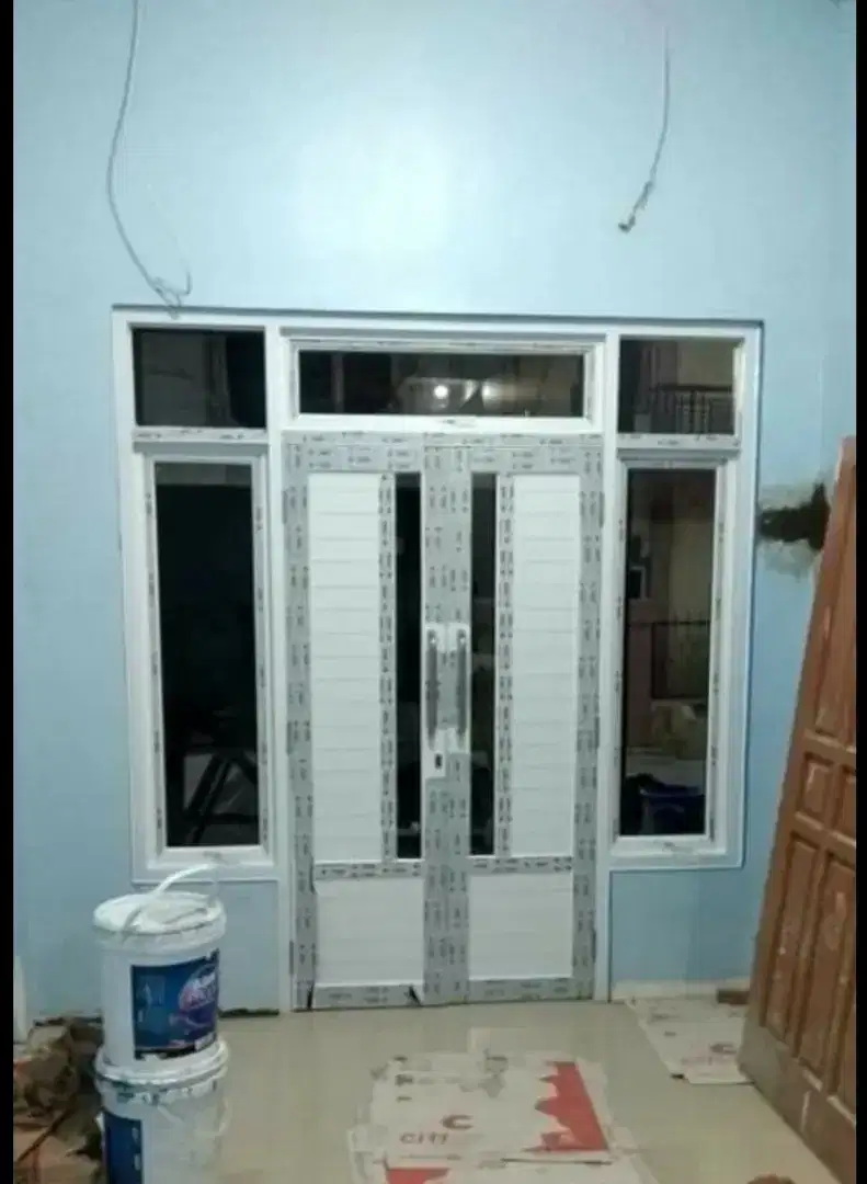 Kusen aluminium pintu jendela dan kaca