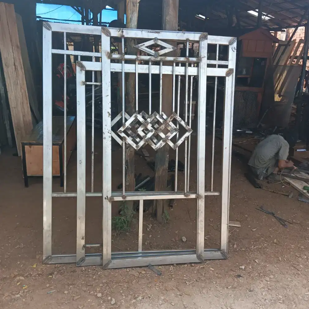 Pagar besi dorong minimalis