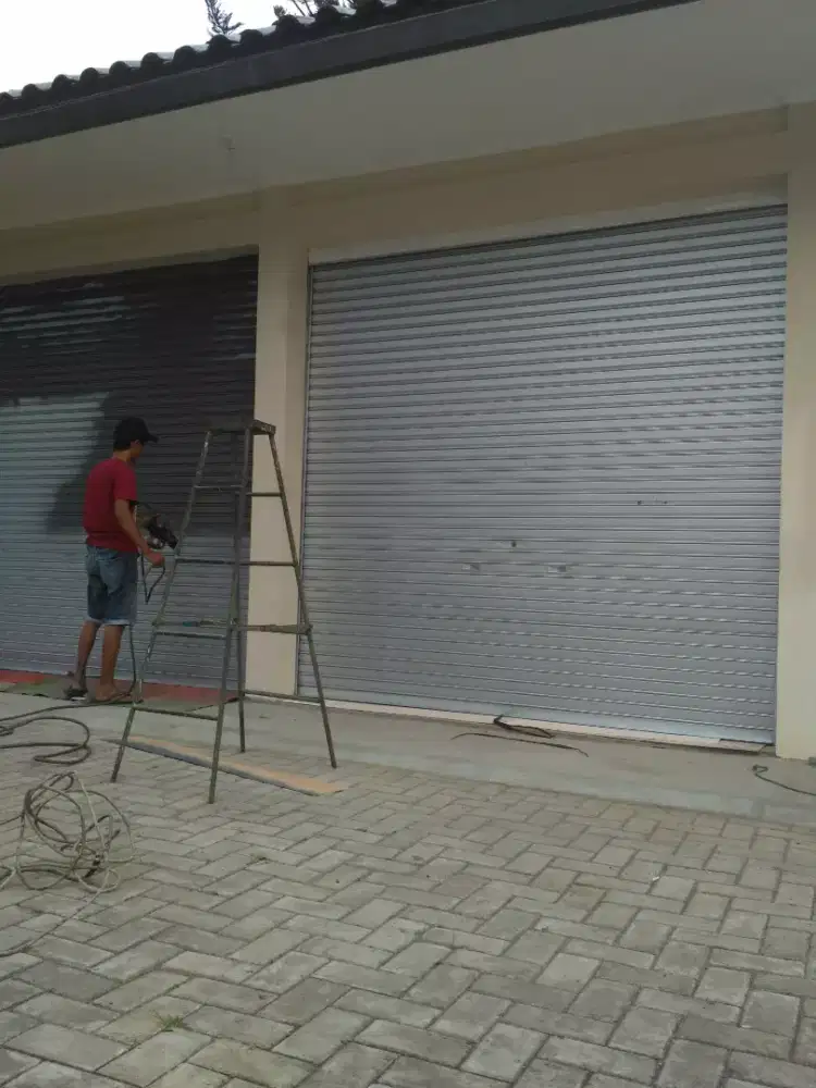Kusen aluminium  dan pintu folding gate.