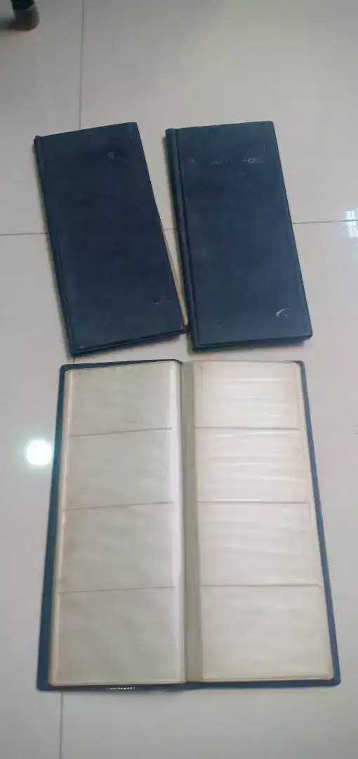 Buku kartu nama muat banyak
