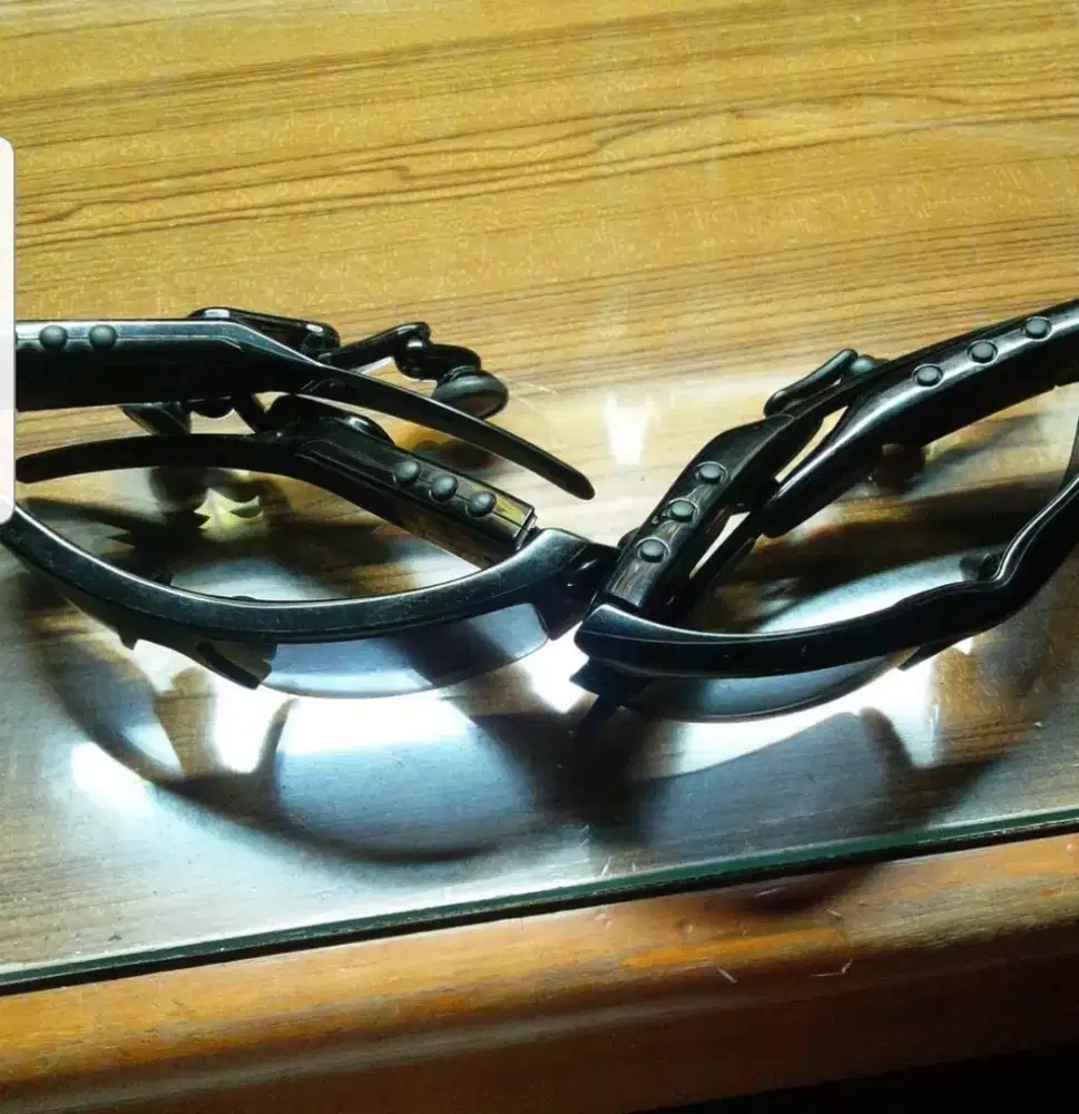 kacamata sunglass oakley mcd  mp3 ff bts grts dompet kulit uniqlo