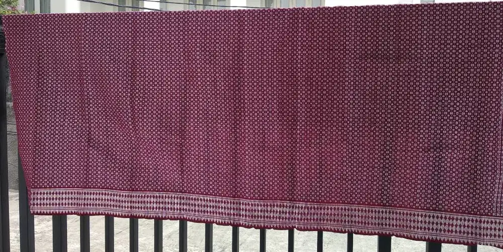 Kain Panjang dan Selendang warna Merah Maroon