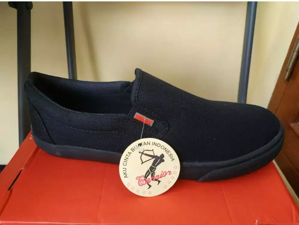 Sepatu Slipon Warrior Arthur Baru size 44 Original