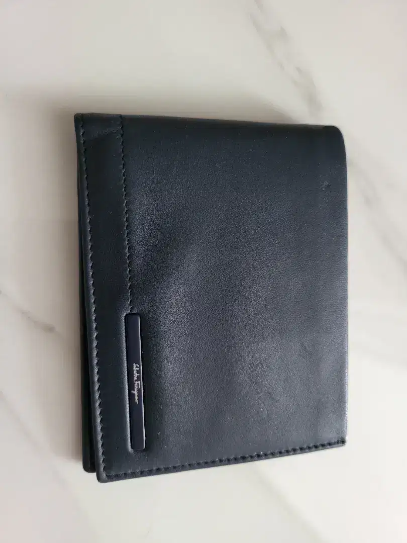Dompet pria salvatore ferragamo ori navy slim
