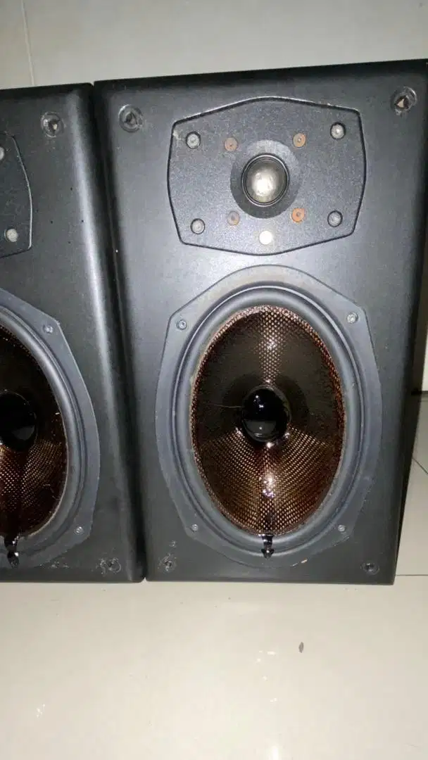 Speaker rumah berkualitas
