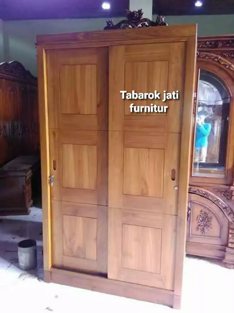 Lemari pakaian minimalis pintu2, bahan kayu jati tua