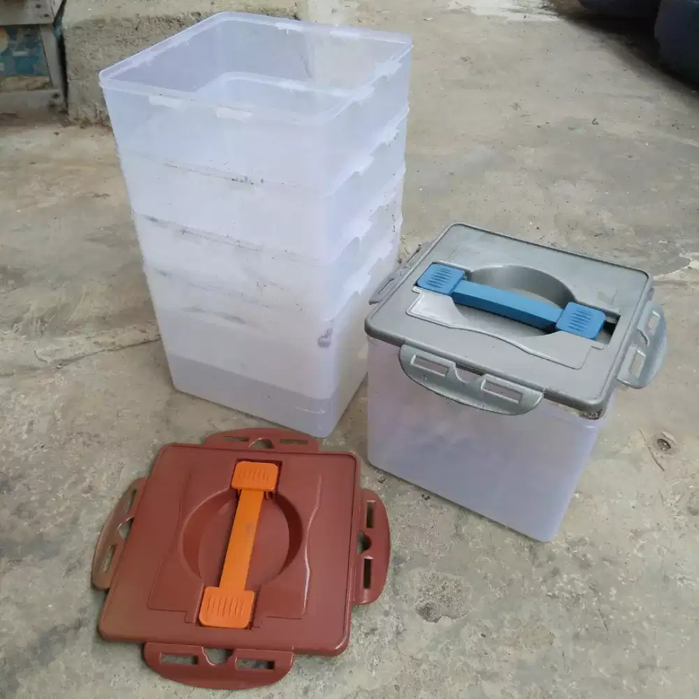 Kontainer Wadah Tepak Kotak Tupperware Plastik 18 x 18 x 16 cm