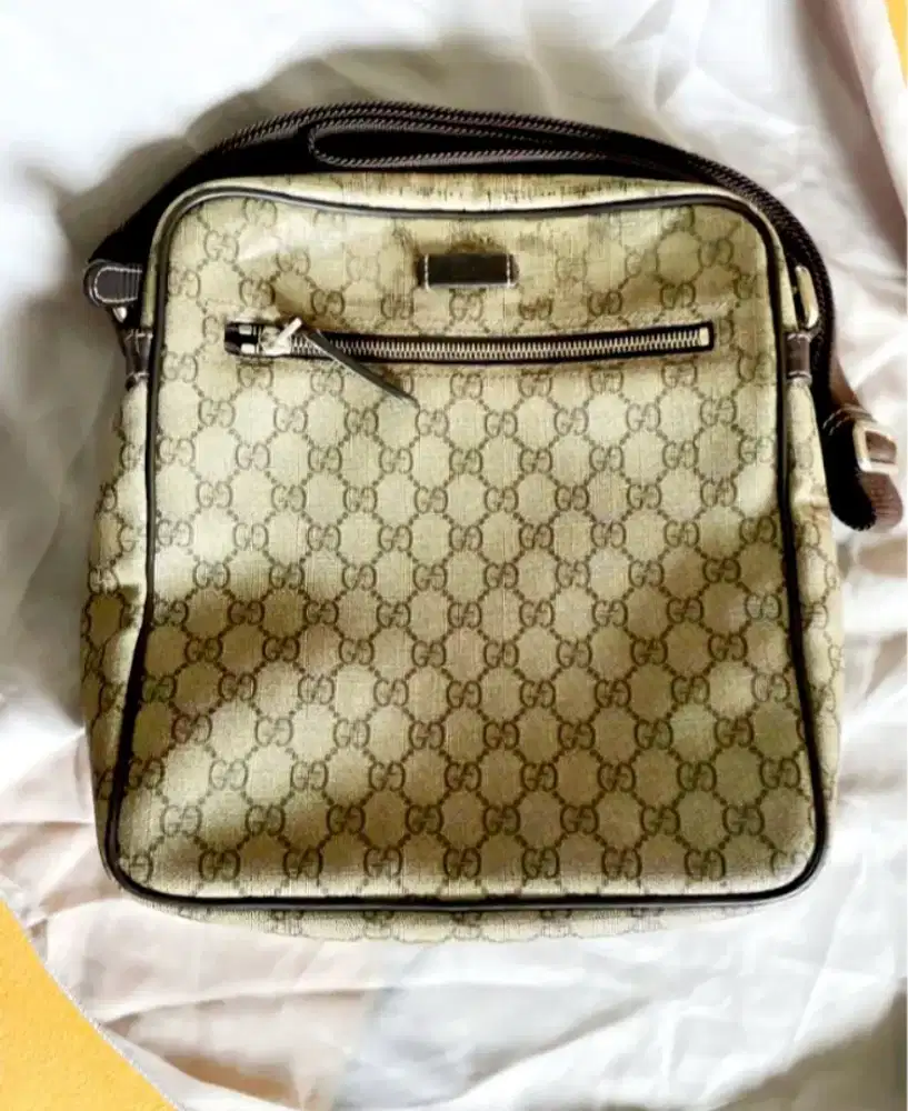 AUTHENTIC GUCCI SLINGBAG MADE IN ITALY