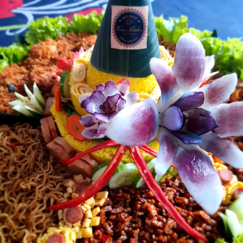 Nasi Kuning Tumpeng