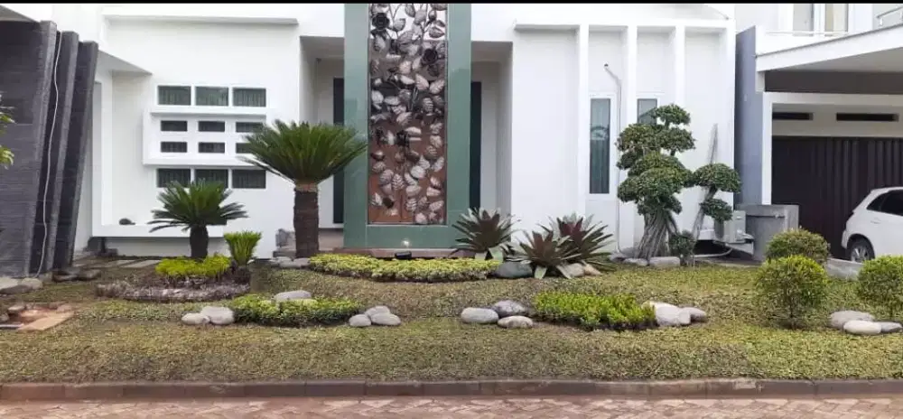 Taman yang di kerjakan menggunakan kreasi karya seni tangan