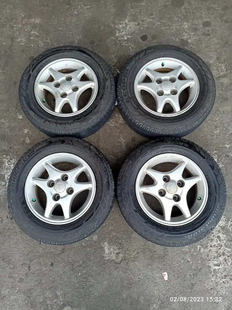 Velg oem kijang r14 4x114.3 lbr5,5 et27 sepaket ban