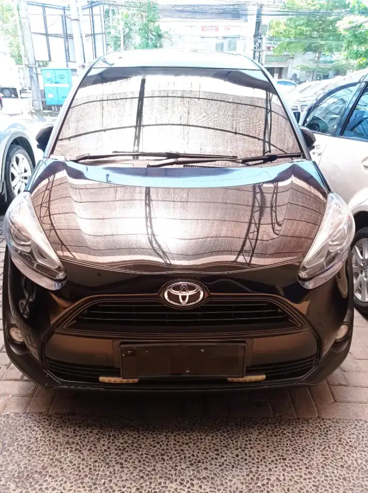 Toyota Sienta V '2017 Hitam Metalik A/T