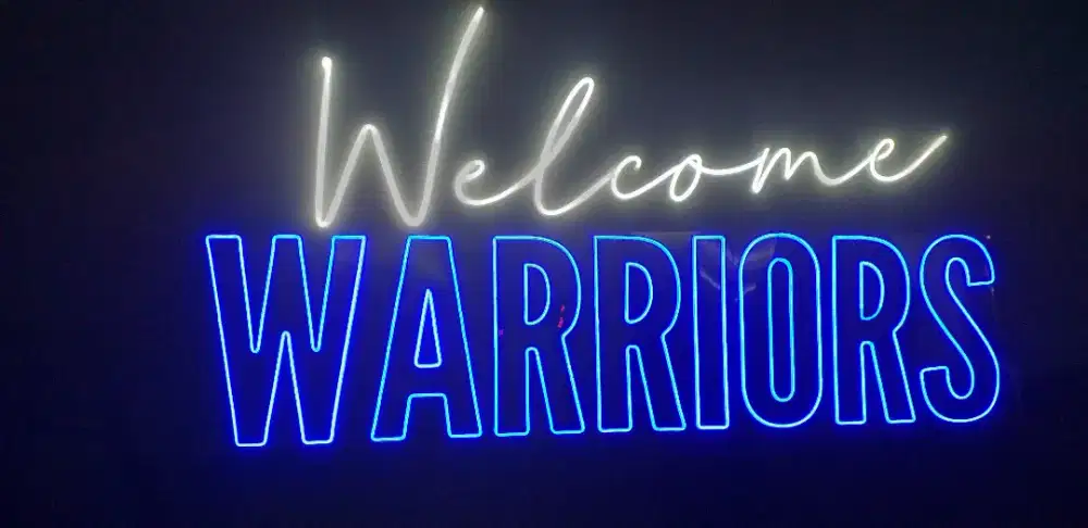 Huruf timbul dan Neon box