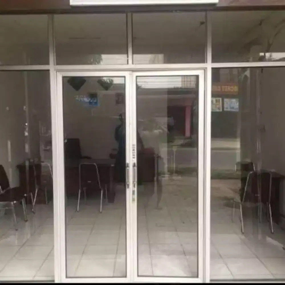 Kusen aluminium kaca dan partisi