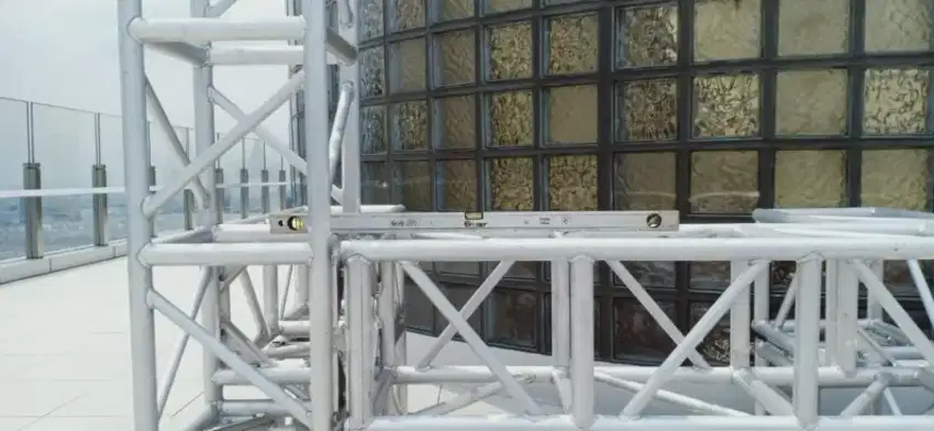 MENYEWAKAN RIGGING ALUMINIUM WILAYAH BANDUNG