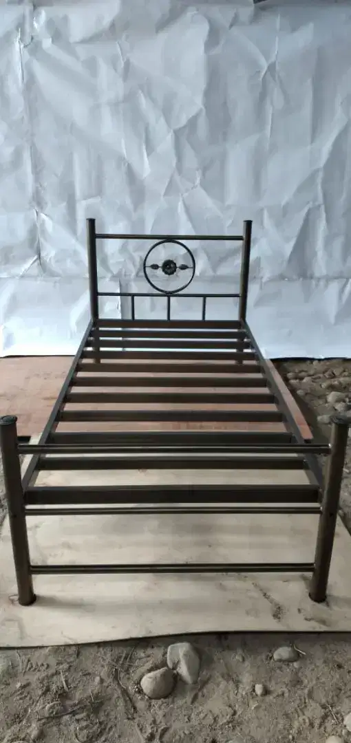 Rangka ranjang besi 3 kaki