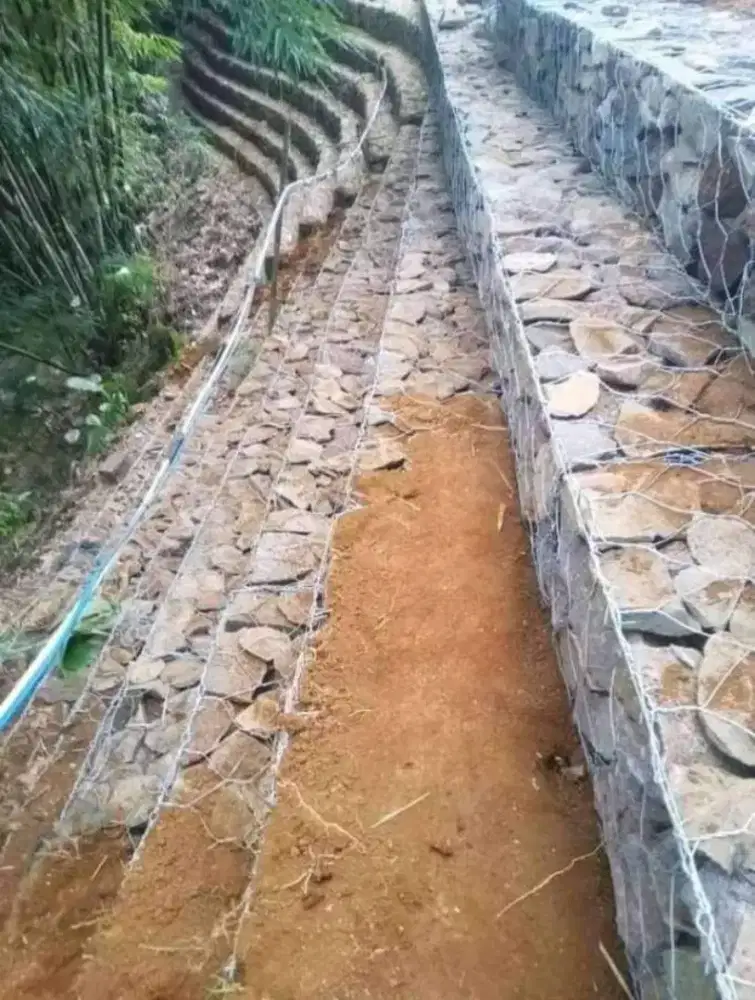 Kawat Bronjong manual dan pabrikasi