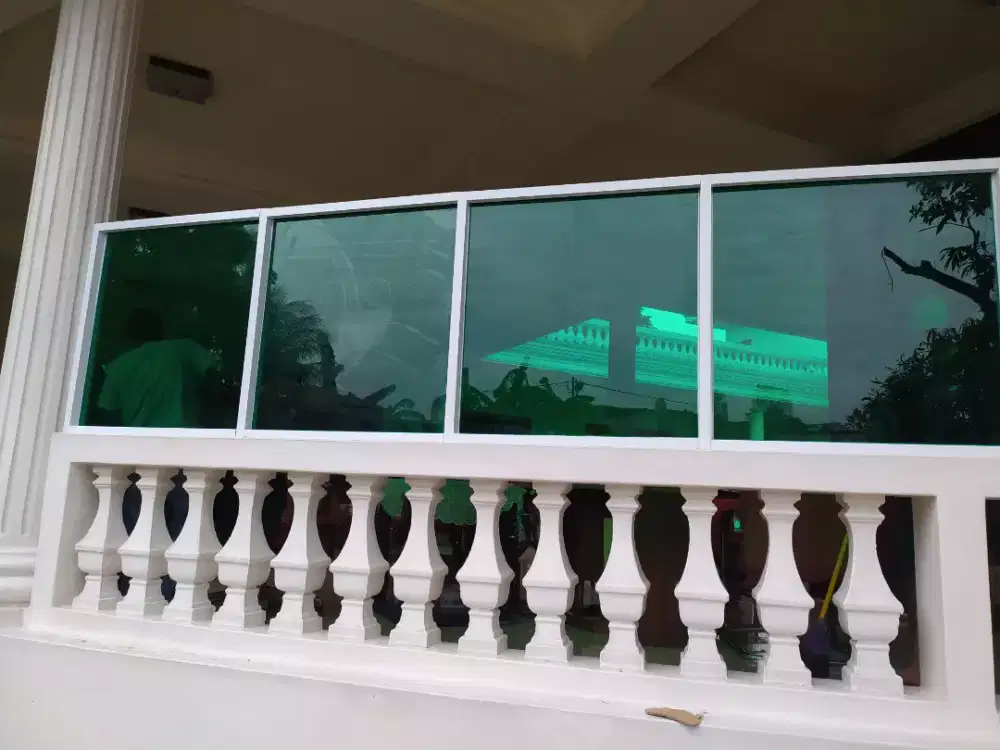 Partisi kaca minimalis