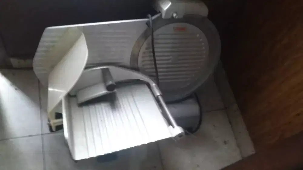 Dijual meat slicer merk getra