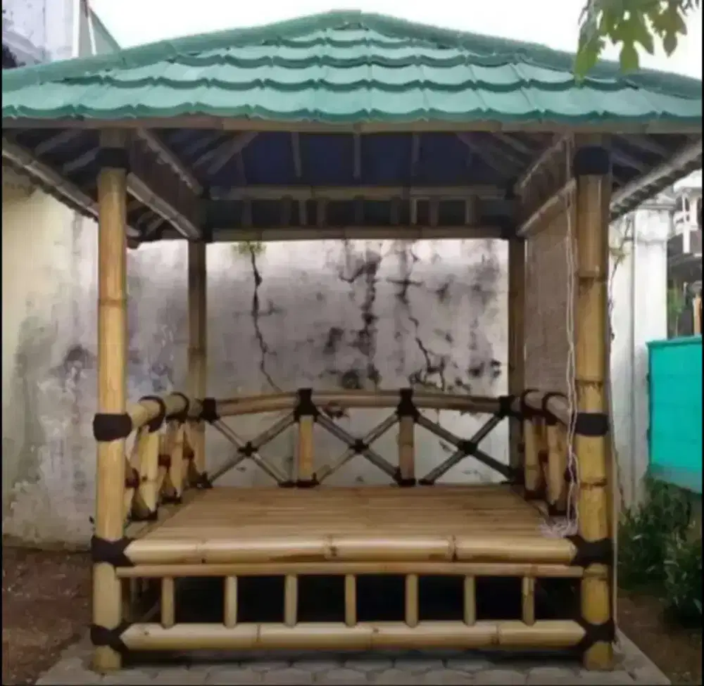 Saung gajebo, saung bambu.