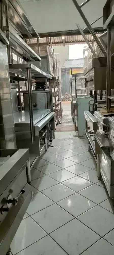 Peralatan resto bekas (kitchen equipment)