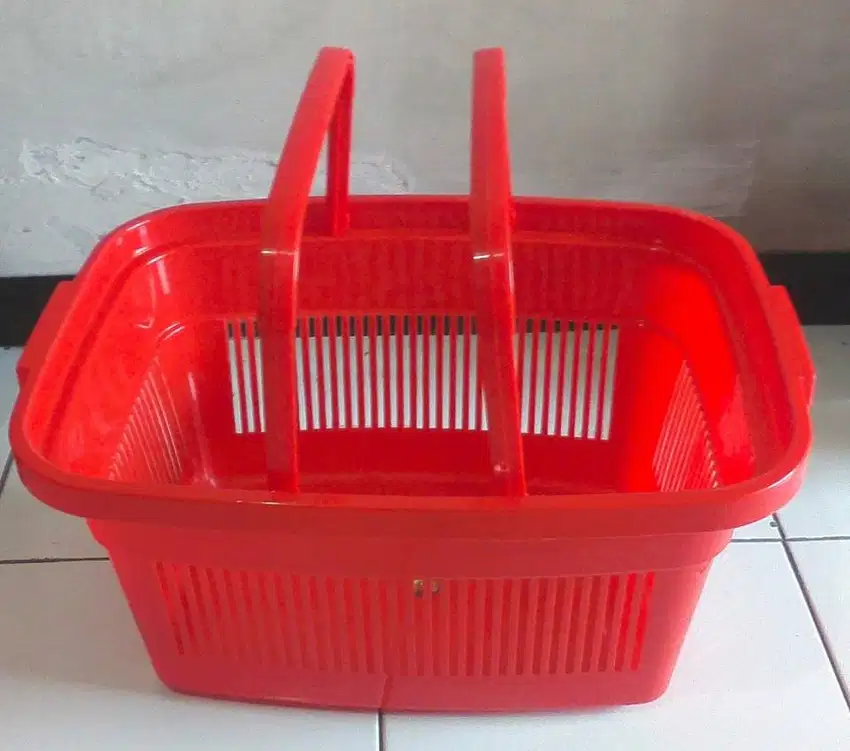 Keranjang belanja toko swalayan minimarket supermarket