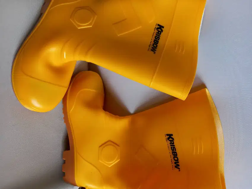 Sepatu Boot Safety Krisbow Lander Bahan Karet (Size 42)