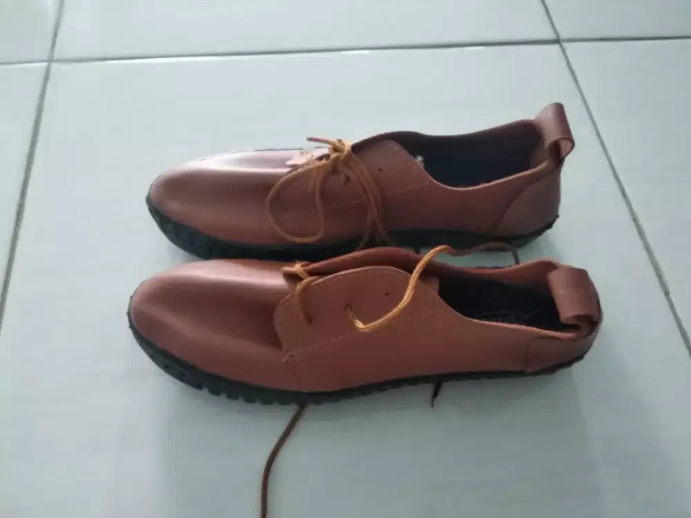 Sepatu coklat 37