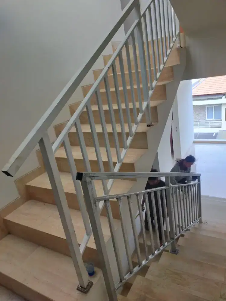 balkon dan railing tangga