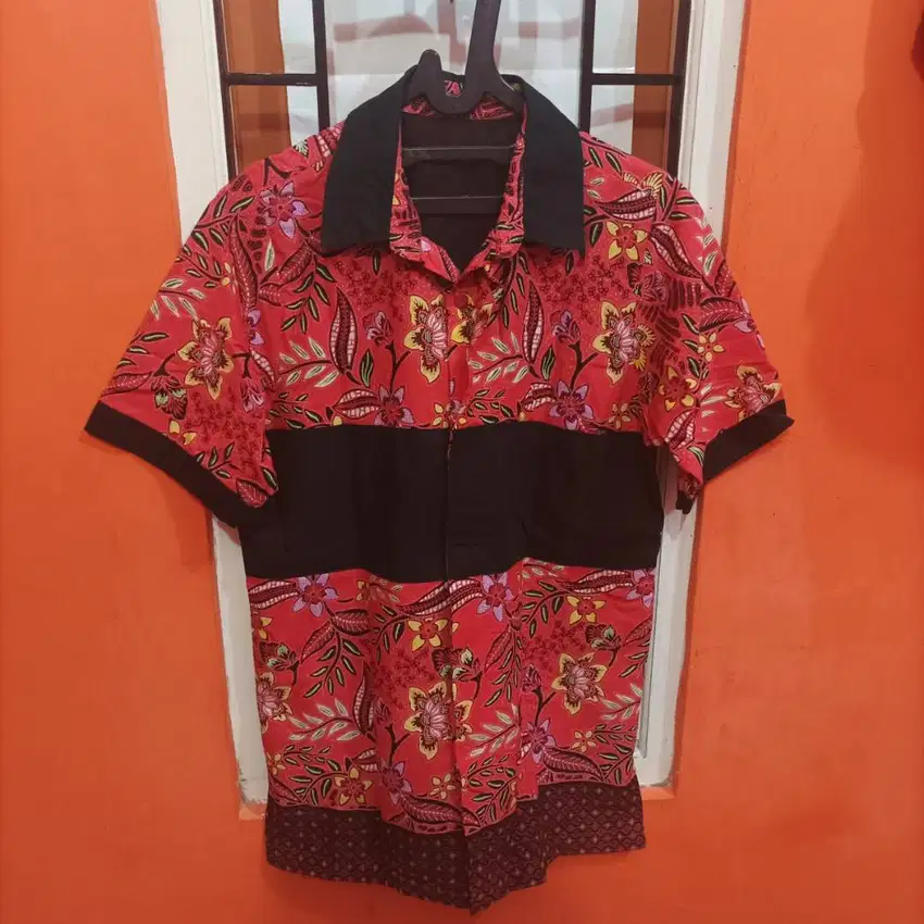 Kemeja Batik Pria - Merah Hitam Bunga