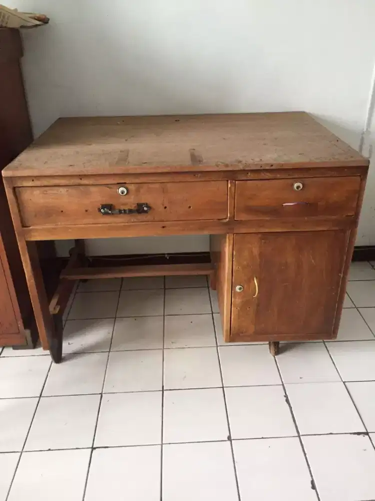 Meja kayu keras kuat