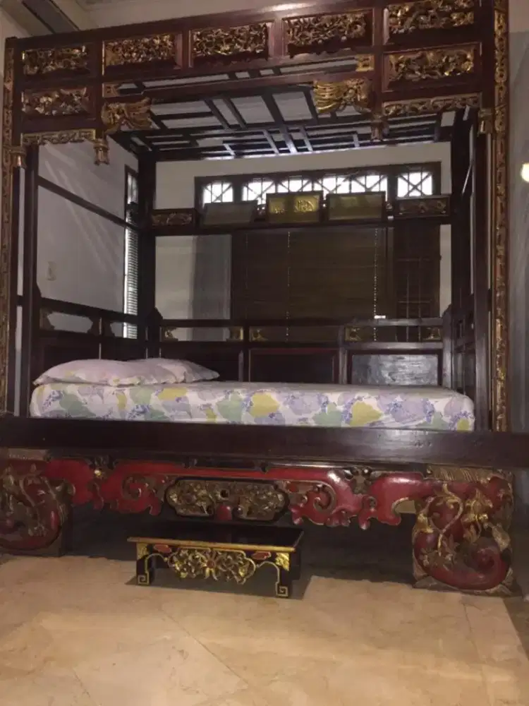 TEMPAT TIDUR/DIVAN KUNO/ANTIK/UKIRAN