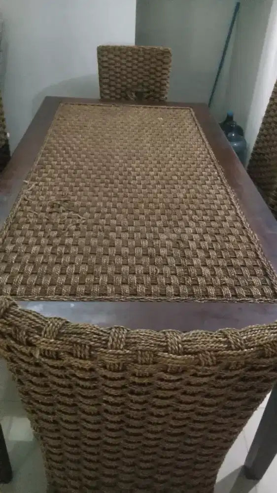 Meja makan kayu dicampur rotan net