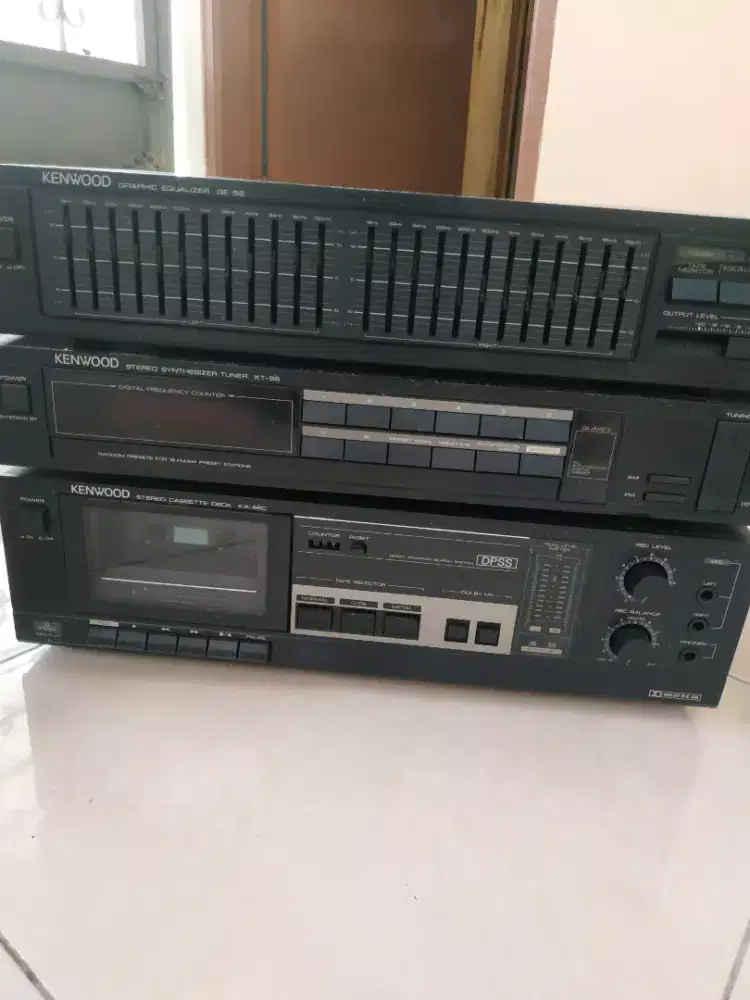 Kenwood made in Japan player caset,equalizer,tuner.amplifier Bell.