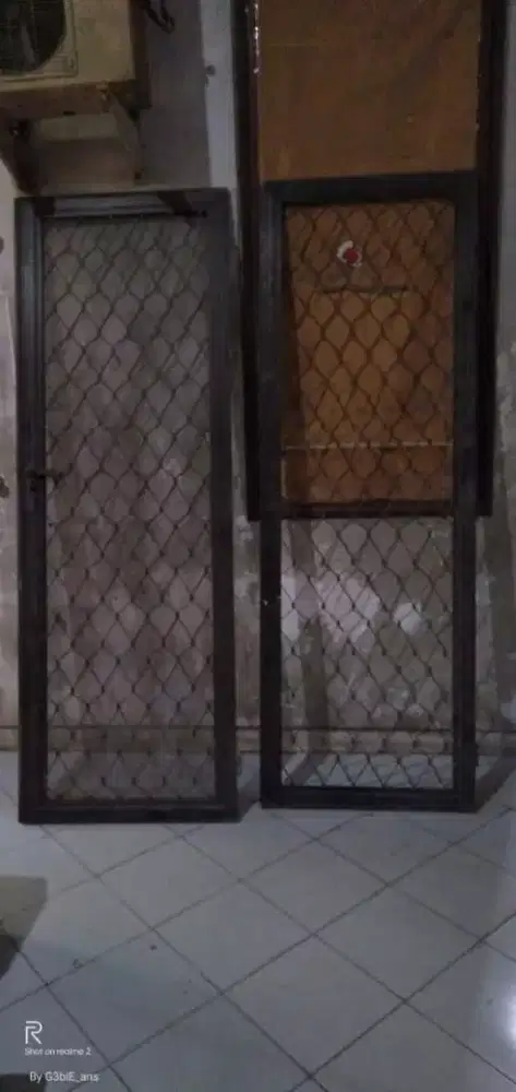 Pintu aluminium 70 cm x 210 cm.