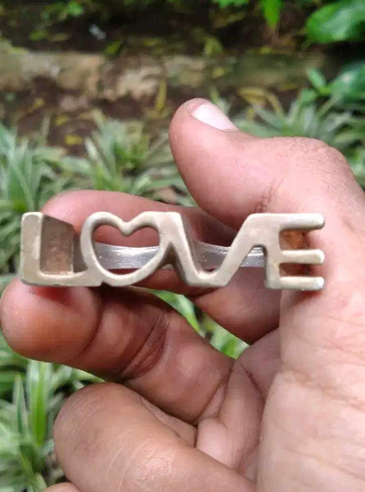 Ring tulisan love 2 jari.