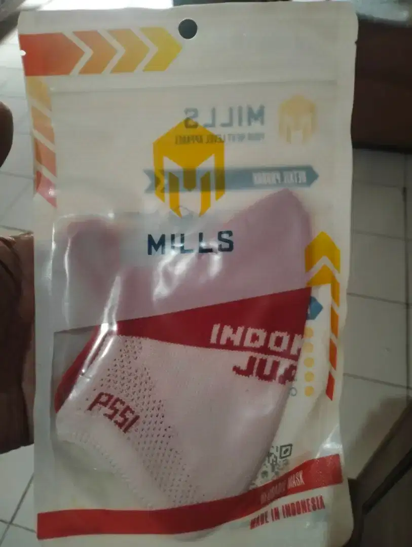 Masker timnas Indonesia merk Mills