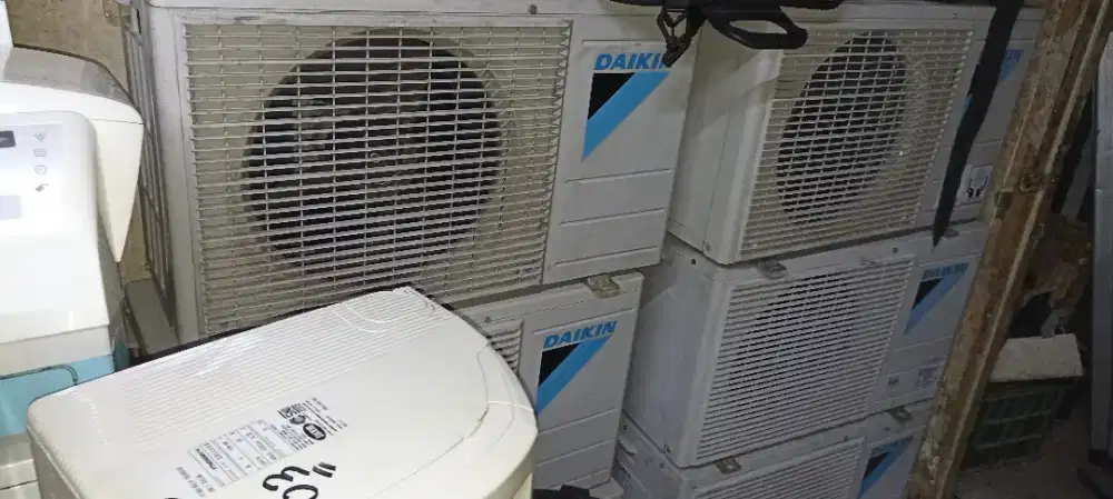 AC daikin 1pk R32 dan R410
