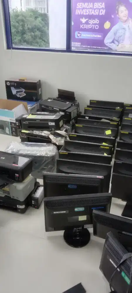 Tampung komputer rusak bekas